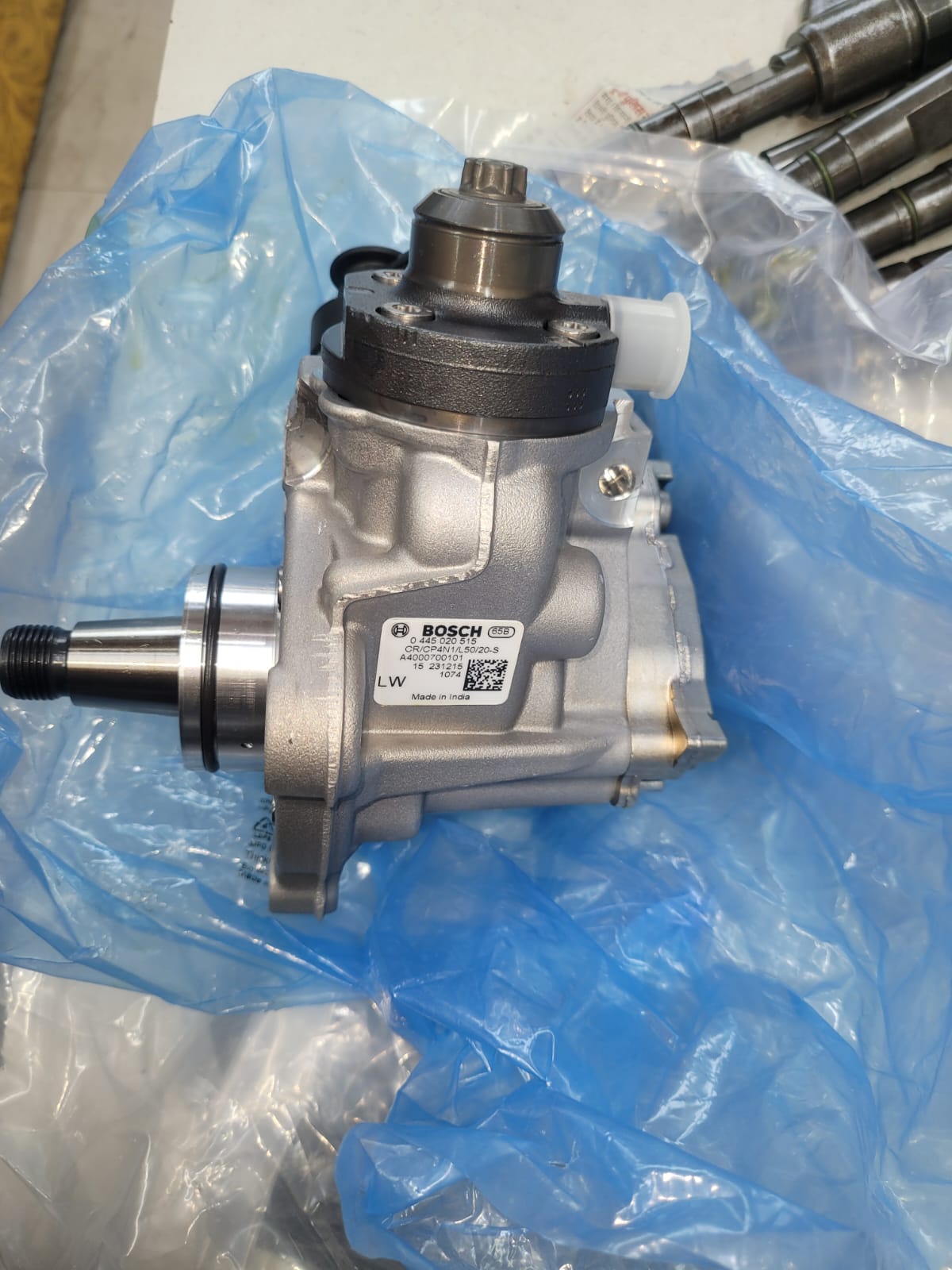 BHARAT BENZ RECON BOSCH FUEL PUMP 0445020515