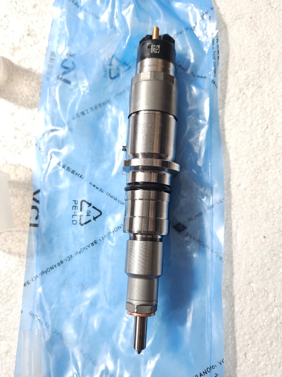 KUMATSU 210 | NEW BOSCH INJECTOR | 0445120231